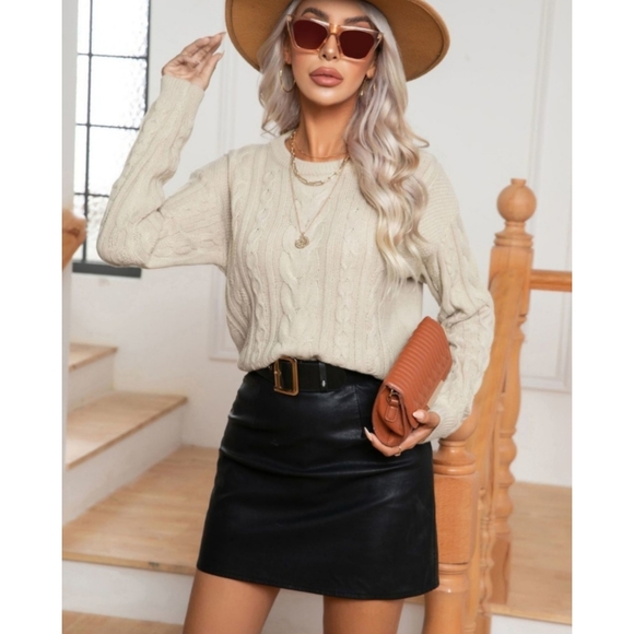 NEW! CABLE KNIT LOOSE FIT SWEATER - Picture 5 of 7